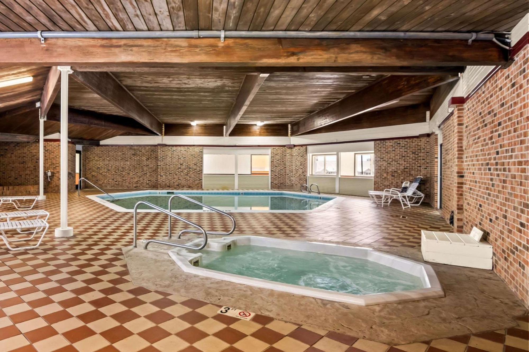 Econo Lodge Manistee Luaran gambar